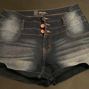 No boundaries mid rise jean shorts